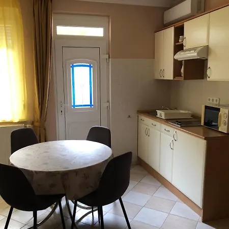 Apartman Jozsef House *