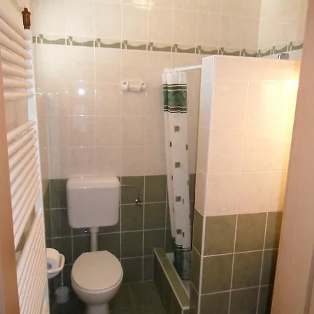 Jozsef House Apartman *